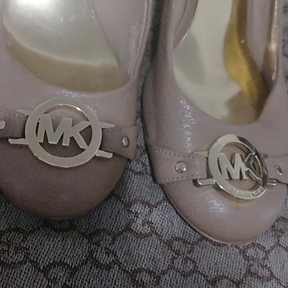 Shoe - Picture 2 of 6
